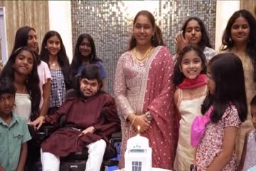 நெப்போலியன் மகன் பிறந்தநாள் - தன் கணவர் மேல் அக்‌ஷயாவிற்கு எவ்வளவு காதல் பாருங்க