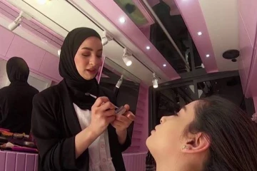 வீட்டுக்கே வரும் நடமாடும் பியூட்டி பார்லர்...குதூகலத்தில் பெண்கள்