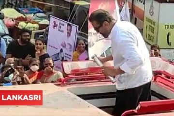 பிரசாரத்தில் கோபமடைந்து கட்சியின் சின்னமான டார்ச் லைட்டை வீசி எறிந்த கமல்ஹாசன்! கமெராவில் சிக்கிய காட்சி