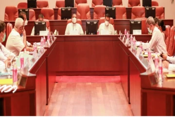 මැදපෙරදිග යන ගෘහ සේවිකාවන්ට හාම්පුතුන් මූලිකවගෙවන රුපියල් ලක්ෂ 10 ක මුදල අප රටට ලැබෙන්නේදැයි විමර්ශනයක්?..