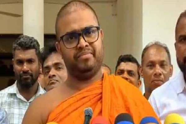 SLPPயில் இருந்து விலகிய தேரர் சர்வஜன அதிகாரத்தில் இணைவு | Thero Who Left Slpp Joins Sarvajana Adhikar