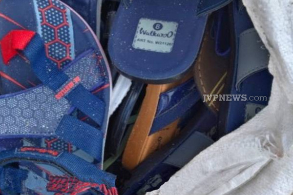 இலங்கைக்கு கடத்தவிருந்த மர்மபொருட்கள் வெளிநாடொன்றில் மீட்பு! | Footwear Smuggled To Sri Lanka Was Recovered In Tn