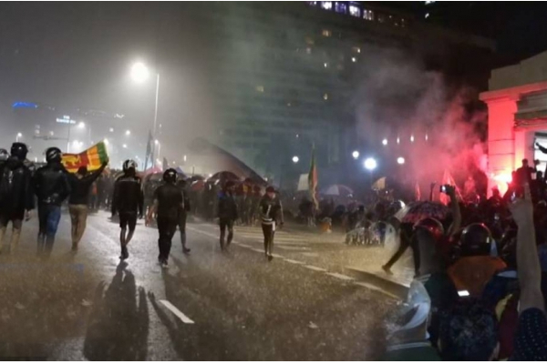 போராட்டக்காரருக்கு மஹிந்த விடுத்துள்ள அறிவிப்பு- கொடுக்கப்பட்ட பதிலடி! - ஐபிசி தமிழ்