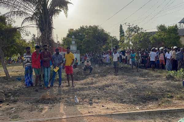 மன்னாரில் மண்ணெண்ணெய் விநியோகம்(Photo) | Distribution Of Kerosene In Mannar