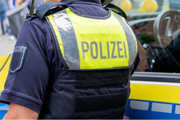 ரஷ்யாவுக்காக நாசவேலையில் ஈடுபட்ட உக்ரைன் நாட்டவர்கள் மூன்று பேர் கைது | 3 Ukrainis Arrested In Germany Plans Attack Russia ரஷ்யாவுக்காக நாசவேலையில் ஈடுபட்ட உக்ரைன் நாட்டவர்கள் மூன்று பேர் கைது | 3 Ukrainis Arrested In Germany Plans Attack Russia