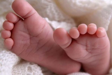 குழந்தை இறந்து பிறந்ததாக கூறிய மருத்துவர்: அடக்கம் செய்யும் போது நிகழ்ந்த ஆச்சரியம்