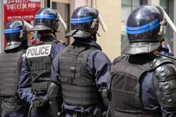 பிரான்ஸில் சரமாரியான துப்பாக்கிச்சூடு... 18 வயது இளைனுக்கு நேர்ந்த நிலை!