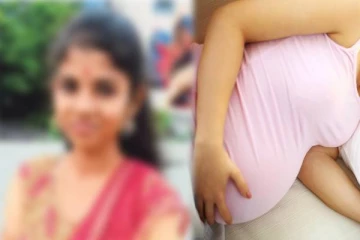 கர்ப்பிணி மனைவியின் வயிற்றில் ஏறி அமர்ந்த கணவன் - சிசு வெளியேறி துடிதுடித்து பலி