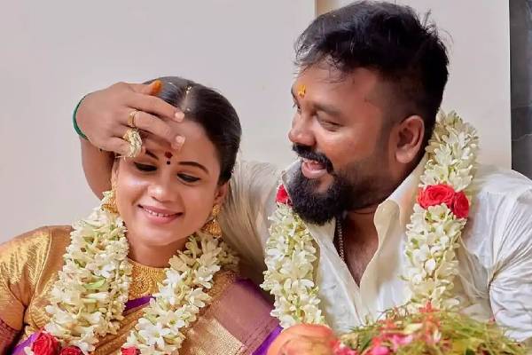 vj மணிமேகலையின் கணவன் செய்த வேலையை பாருங்க... மிரண்டு போன நெட்டிசன்கள்! | Vj Manimaegalai Husbant Hussin Put Iyappan Malai vj மணிமேகலையின் கணவன் செய்த வேலையை பாருங்க... மிரண்டு போன நெட்டிசன்கள்! | Vj Manimaegalai Husbant Hussin Put Iyappan Malai