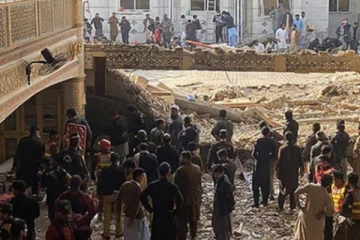 32 දෙනෙකු මිය ගිය පකිස්තානයේ මුස්ලිම් පල්ලියක සිදුවූ දරුණු පිපිරීම