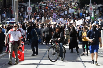 முடக்கம் அமுல்படுத்தப்பட்டும்  மெல்பேர்னில் குறையாத கோவிட் தொற்றாளர்கள்