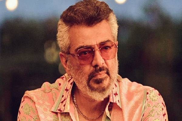 ரேசிங் மைதானத்தில் மனைவி ஷாலினியை முத்தமிட்ட அஜித்... வைரலாகும் காணொளி | Love Beyond The Finish Line Ajith Kumar Shalini ரேசிங் மைதானத்தில் மனைவி ஷாலினியை முத்தமிட்ட அஜித்... வைரலாகும் காணொளி | Love Beyond The Finish Line Ajith Kumar Shalini