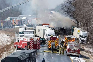 அமெரிக்காவில் கோர விபத்தில் சிக்கிய 50 வாகனங்கள்