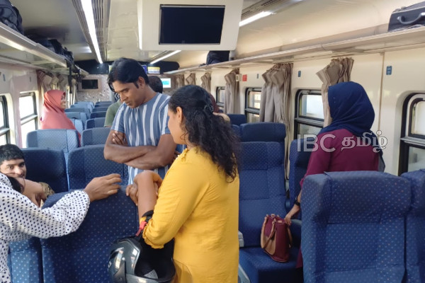 மீண்டும் ஆரம்பமான மட்டக்களப்பு - கொழும்பு கடுகதி தொடருந்து சேவை! | Batticaloa Colombo Express Train Direct Service