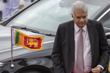 රනිල් වික්‍රමසිංහ ඉදිරි දින දහය ඇතුළත හැකි ඉක්මනින් ශ්‍රී ලංකාවට - සිංගප්පූරුවේ ඉඳන් හදිසියේම ලංකාවට එන හේතුව මෙන්න