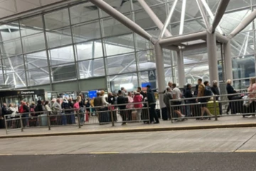 விமான நிலையத்தில் தகவல் தொழில்நுட்பக் கோளாறு! தாமதத்தை சந்தித்த பயணிகள்