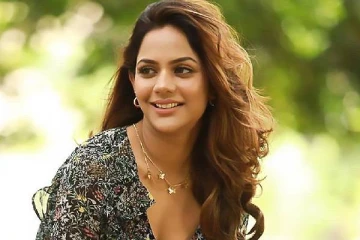 நீச்சல்குள போட்டோஷூ..ரசிகர்களை வாய்ப்பிளக்க வைத்த பிக்பாஸ் நடிகை..