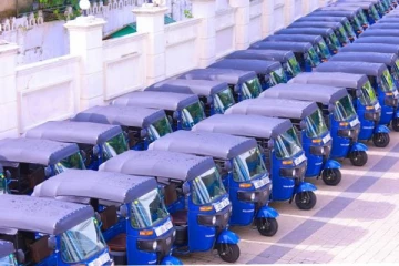 අද සිට ත්‍රීරෝද රථ විද්‍යුත් ත්‍රිරෝද රථ බවට පත්වෙයි..ගාස්තුවත් අඩු කරයි?..