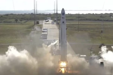 புறப்பட்ட சில நிமிடங்களில் திடீரென வெடித்து சிதறிய ராக்கெட்!