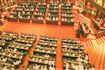 சுயாதீனமாக இயங்க போகும் ஆளும் கட்சியின் 10 உறுப்பினர்கள்