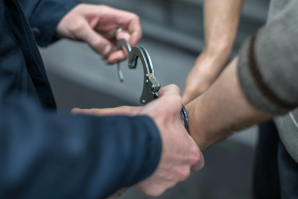 கொலை குற்றச்சாட்டில் இலங்கை அரசியல்வாதி கைது ; மனைவியும் சிக்குவாரா? | Sri Lankan Politician Arrested On Murder Charges கொலை குற்றச்சாட்டில் இலங்கை அரசியல்வாதி கைது ; மனைவியும் சிக்குவாரா? | Sri Lankan Politician Arrested On Murder Charges