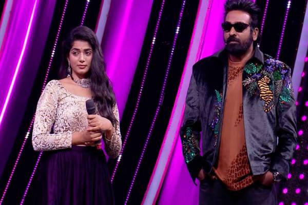 வீட்டில் ஒதுக்கப்பட்ட வியானா.. மனம் உடைந்த கொடுத்த பேட்டி | Bigg Boss 9 After Eviction Viyana Sad Interview வீட்டில் ஒதுக்கப்பட்ட வியானா.. மனம் உடைந்த கொடுத்த பேட்டி | Bigg Boss 9 After Eviction Viyana Sad Interview