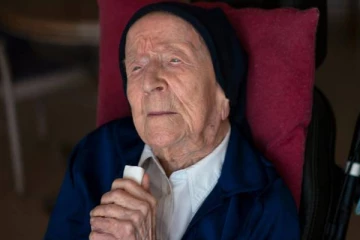 கொரோனாவில் உயிர் பிழைத்த உலகின் மிகவும் வயதான பெண் மரணம்!