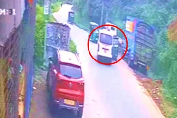 ஹட்டனில் இடம்பெற்ற விபத்தில் மூவர் படுகாயம்: நோயாளர்காவு வண்டி சாரதி கைது