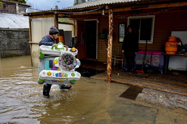 சிலியில் இயற்கை அனர்த்ததால் நிர்க்கதியில் 13,000 பேர்! | 13 000 People Displaced Home Chile Floods