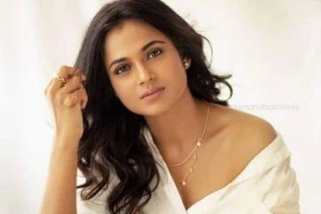 ஓவர் கிளாமரில் டூபீஸ் புகைப்படத்தை வெளியிட்ட நடிகை ரம்யா பாண்டியன்.. மயங்கிப்போன ரசிகர்கள்