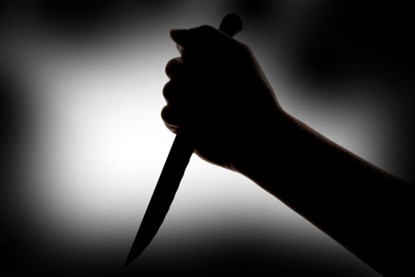 ஆசிரியரை கத்தியால் குத்திய 16 வயது சிறுமியும் சிறுவனும் - ஐபிசி தமிழ்