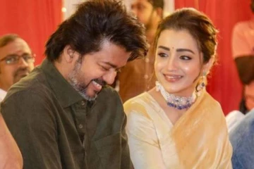 ரசிகர்களை அழகில் மயக்கும் நடிகை த்ரிஷாவின் லேட்டஸ்ட் புகைப்படங்கள்