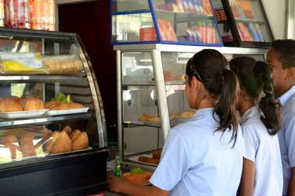 பாடசாலை சிற்றுண்டிச்சாலைகளில் இதற்கு தடை! | Ban Sugary Drinks Wheat Flour In School Canteens