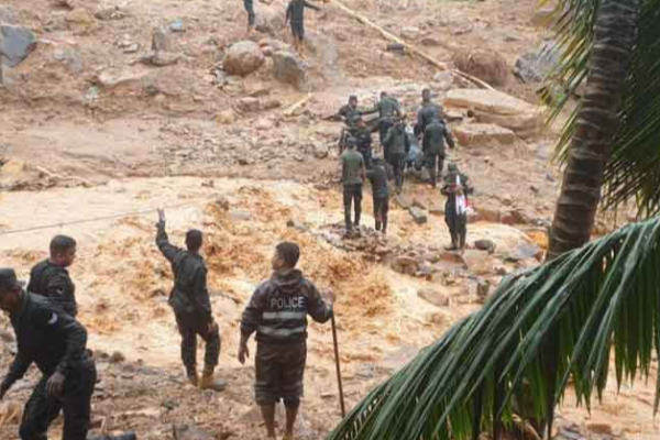 இலங்கையை மீட்க துடிக்கும் பொதுமக்கள் ; சில அரச அதிகாரிகளின் பொறுப்பற்ற செயலால் விசனம் | People Fighting To Rescue Sri Lanka