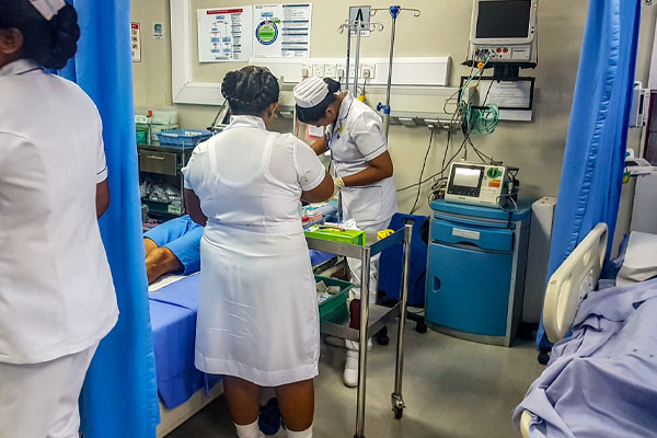 கோவிலுக்கு சென்று திரும்பும் போது நேர்ந்த விபத்து; 15 பேர் வைத்தியசாலையில் | Occurred While Returning From The Temple