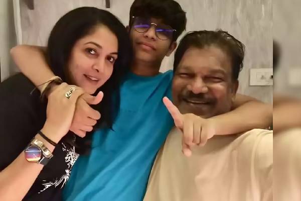 55 வயதிலும் குறையாத அழகு... மாஸ் காட்டும் நடிகை ரம்யா கிருஷ்ணன்! | 55 Years Old Ramya Krishnan Trendy Video Viral