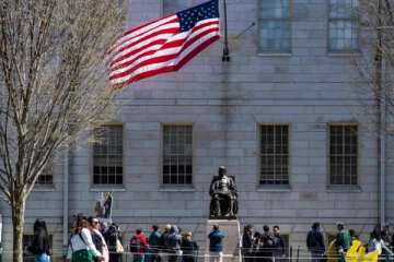 வெளிநாட்டு மாணவர்களுக்கான விசாவுக்கு தடை ; டிரம்ப் கையெழுத்து