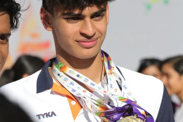 5 பதக்கங்களை குவித்த மாதவன் மகன்! குவியும் பாராட்டு