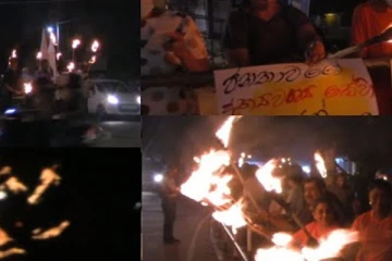 ජාතික ජන බලවේගය පන්දම් දල්වමින් බලන්ගොඩ නගරයේ කළ විරෝධතාවය..