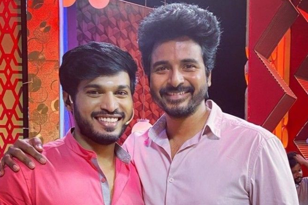 சிவகார்த்திகேயன் ஹீரோயினுடன் நடிக்கும் தொகுப்பாளர் ரக்ஷன்.. உடன் இருந்த முன்னணி நடிகர்