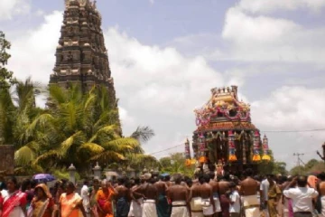 யாழ் பிரபல ஆலயத்தில் சுவாமி காவிய இருவருக்கு கொரோனா!