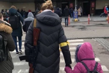 ரஷ்யாவுடனான போருக்கு மத்தியில் இணையத்தை கலக்கும் உக்ரேனிய ‘வொண்டர் வுமன்’