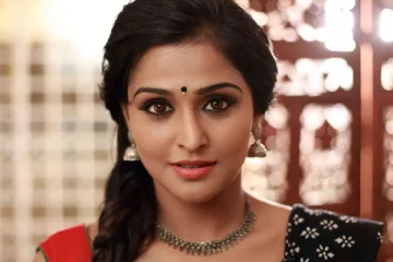 ராஜ உடையில் நடிகை ரம்யா நம்பீசன்.. இணையத்தை கலக்கும் போட்டோஷூட்