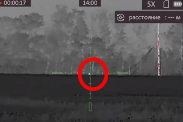 உக்ரைனிய துப்பாக்கி சுடும் வீரரின் துல்லியமான குறி…சுருண்டு விழுந்த ரஷ்ய வீரர்: வீடியோ ஆதாரம்