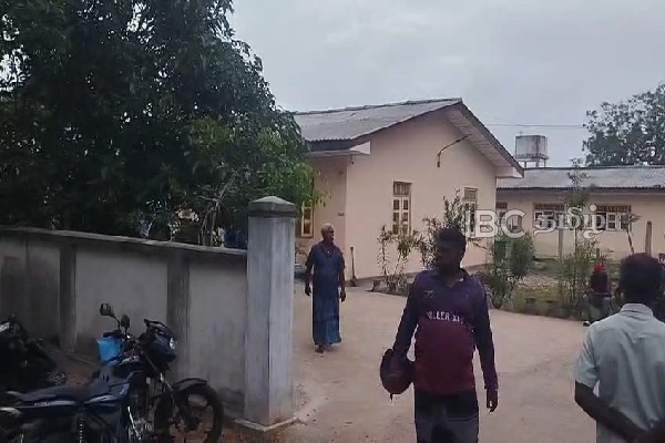 யாழில் பிரதேச சபை உறுப்பினரின் கணவர் கத்திகுத்து தாக்குதலில் பலி | Death In Stabbing Attack In Jaffna