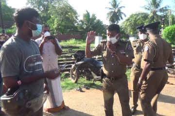 முள்ளிவாய்க்கால் ஆத்மசாந்தி பூஜை தொடர்பில் செய்தி சேகரிக்க சென்ற ஊடகவியலாளர்களுடன் முரண்பட்ட பொலிசார்!