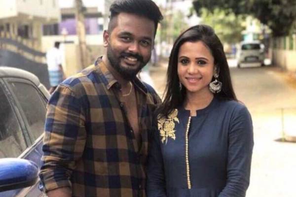 புதிய வீடு சுற்றிக் காட்டியுள்ள தொகுப்பாளினி மணிமேகலை- வீடியோவுடன் இதோ