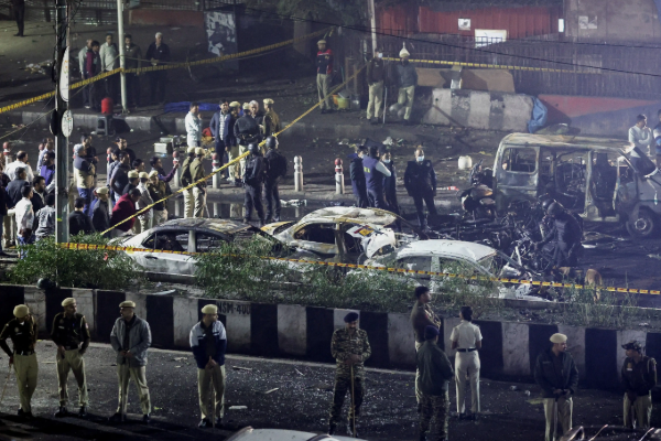 டெல்லியில் மீண்டும் பயங்கரவாத தாக்குதல் நடத்த திட்டம் - உளவுத்துறை எச்சரிக்கை | Pak Based Let Planning Attack Red Fort In Delhi டெல்லியில் மீண்டும் பயங்கரவாத தாக்குதல் நடத்த திட்டம் - உளவுத்துறை எச்சரிக்கை | Pak Based Let Planning Attack Red Fort In Delhi