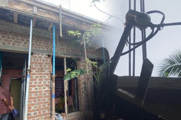 மட்டக்களப்பில் இரு தச்சுத் தொழிலாளர்கள் மின்சாரம் தாக்கி உயிரிழப்பு (Photos)