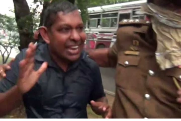 ධම්මික මුණසිංහ පොලිස් භාරයට..(VIDEO)
